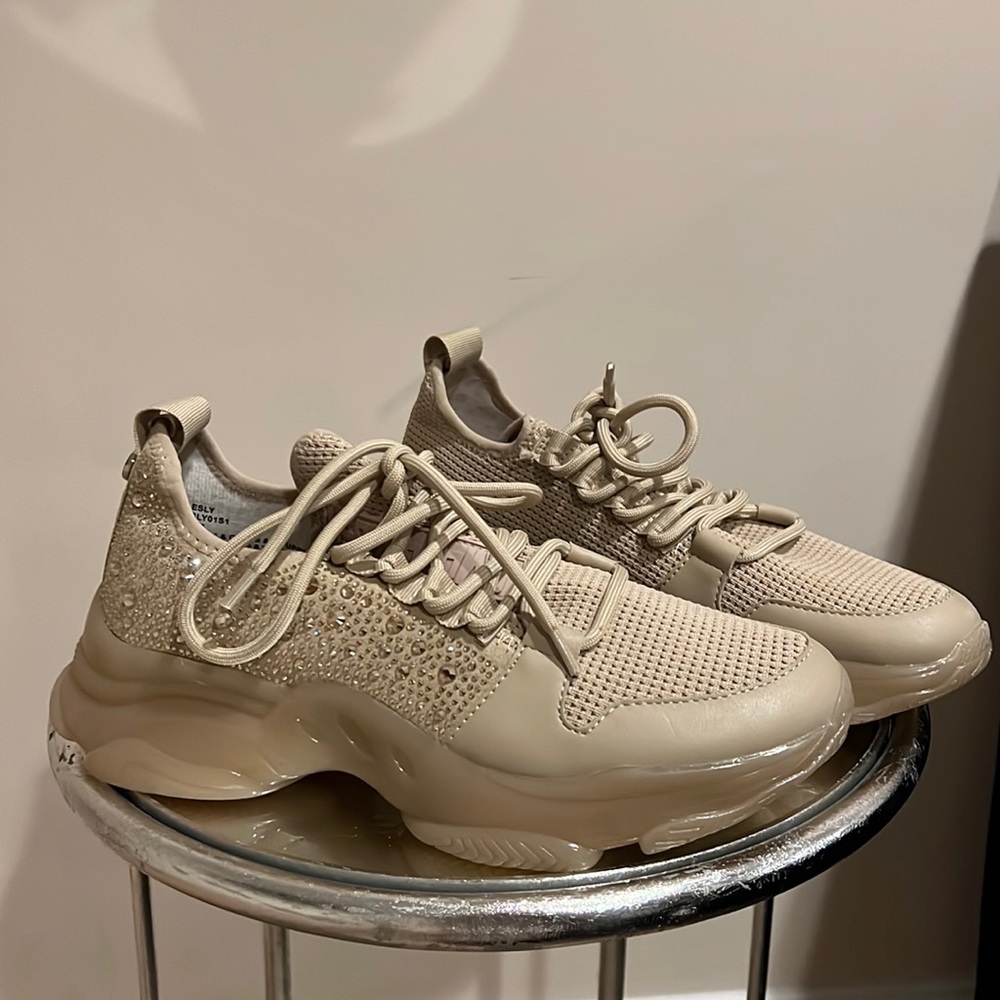 BRAND NEW Steve Madden Sneakers - size 9 1/2